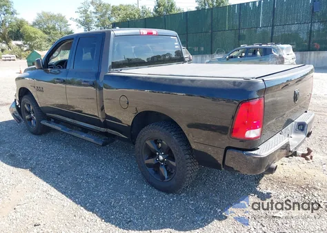 2017 Ram 1500 Express 4X4 6'4 Box z USA, uszkodzony, nr VIN 1C6RR7FT4HS746255